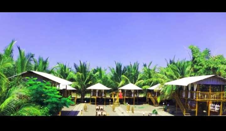 Oyo 81018 Moonlight Farm Stays Solapur Esterno foto