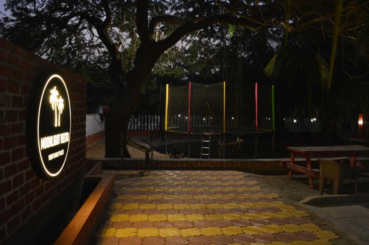 Oyo 81018 Moonlight Farm Stays Solapur Esterno foto